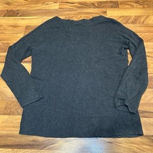 Tommy Bahama Tunic Sweater Women’s Size M Gray Boat Neck Ribbed Knit Top Stretch